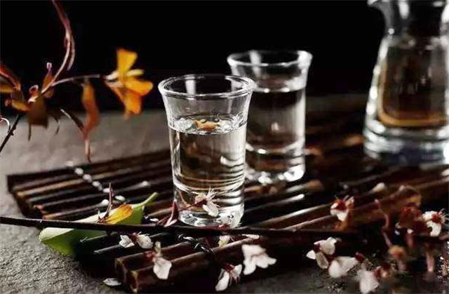 白酒喝法：新手喝白酒怎么喝？