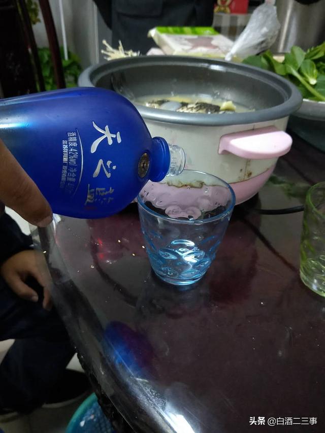 一瓶白酒相當于多少瓶啤酒呢？大概十三瓶