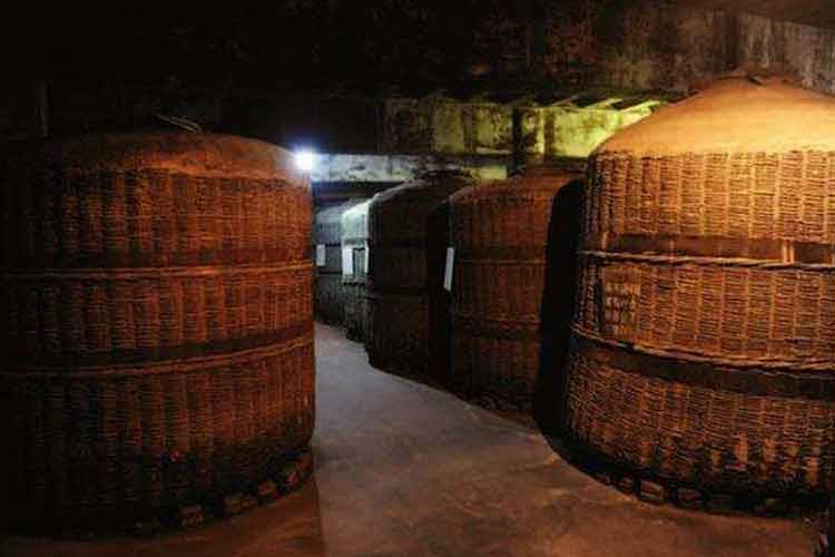 酒海是什么？酒海是一種大型盛酒容器。