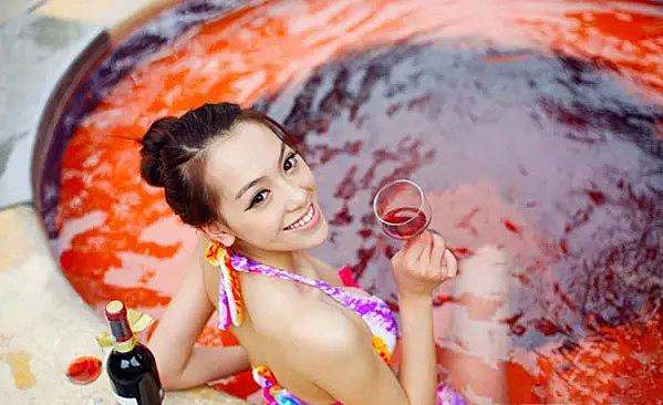 紅酒泡澡有什么功效？紅酒泡澡的正確使用方法是什么？