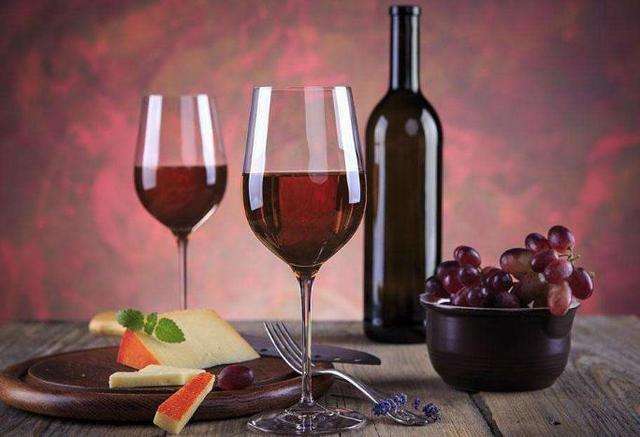 紅酒喝起來澀是什么原因？如何緩解紅酒的澀味