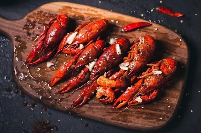 小龍蝦搭配紅酒的方法是什么？不同口味小龍蝦的紅酒搭配方法