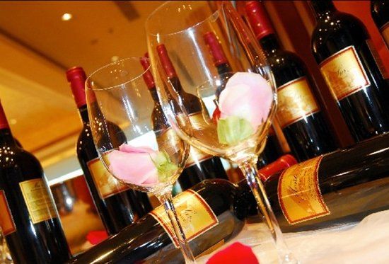 婚禮紅酒一般什么價(jià)位？婚禮紅酒100-300一瓶比較合適