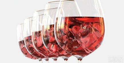 喝紅酒可以加冰塊嗎？紅酒直接加冰塊不可取