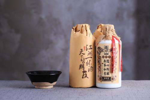 白酒一天喝多少對人好？一天中喝白酒的最佳飲用量