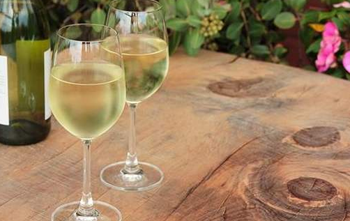 白葡萄酒配什么食物？不同類型的白葡萄酒搭配技巧都在這了