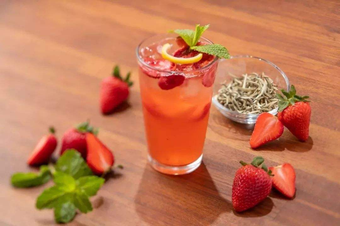 紅酒配什么水果？紅酒可以搭配草莓、櫻桃、香蕉