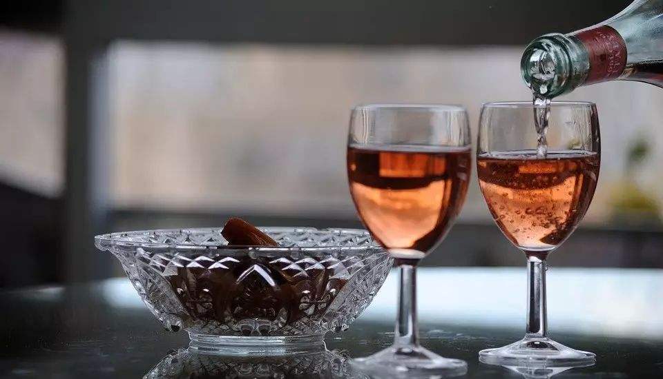 紅酒變酸還能喝嗎？變酸又變質(zhì)的紅酒不能喝