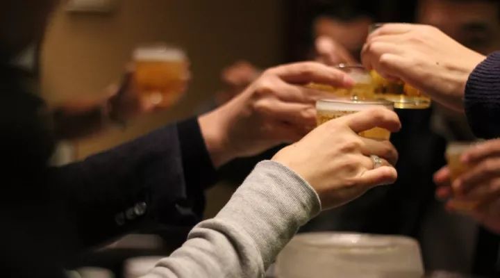 偶爾喝白酒對身體好嗎？偶爾喝白酒對身體的六大好處