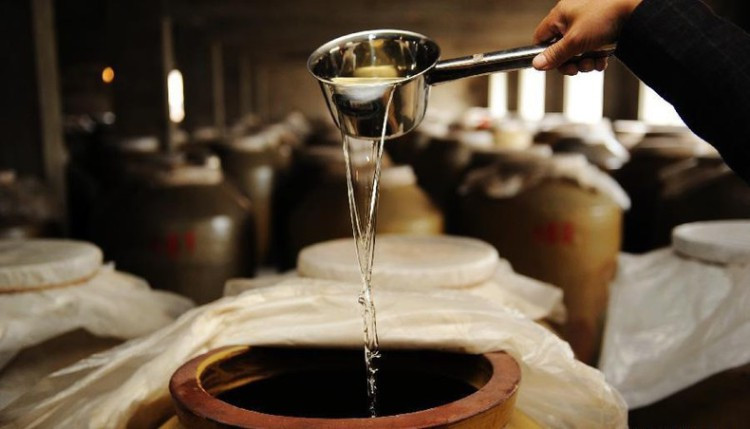 醬香型白酒的正確飲用方法是什么？醬香型白酒的最佳飲用時(shí)間是什么時(shí)候？