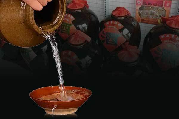 喝啤酒和喝白酒哪個對身體傷害更大？啤酒白酒一起喝的危害是什么？