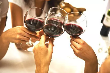 什么人不能喝干紅葡萄酒？喝干紅葡萄酒的禁忌有哪些？