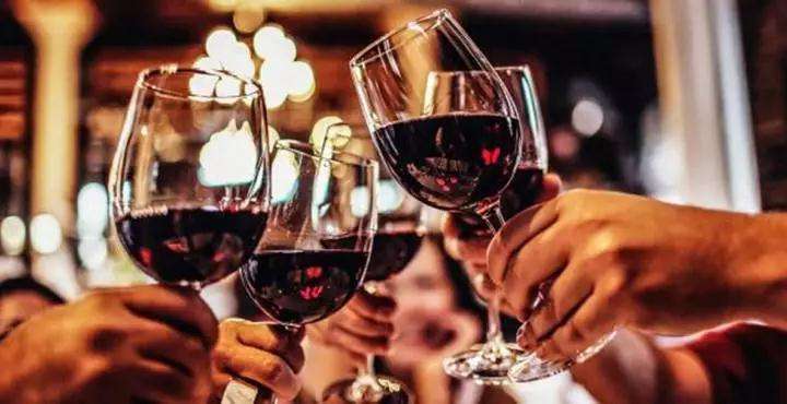 什么時間喝紅酒最好？葡萄酒的健康飲用量是多少？