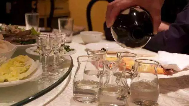 白酒帶點(diǎn)苦味是好酒嗎？白酒有苦味是怎么回事？