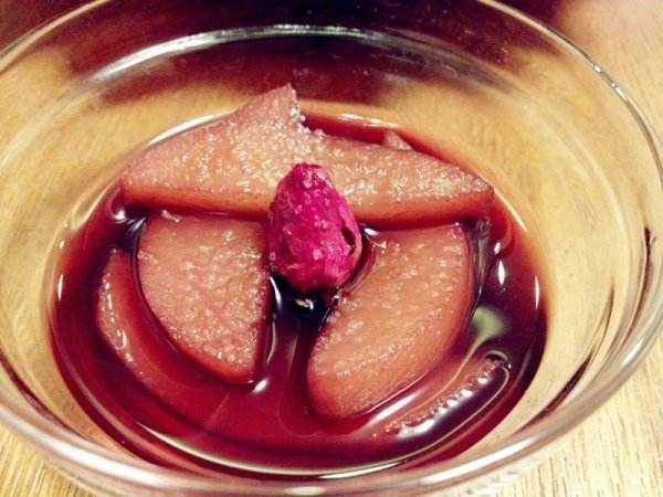 紅酒燉桃子如何制作？常喝紅酒有什么好處？