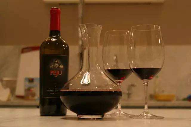 紅酒的醒酒時(shí)間要多久？什么酒需要醒酒？