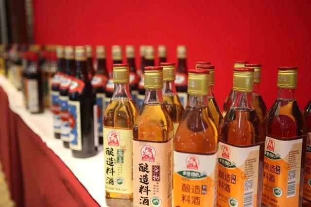 料酒迎來釀造新團(tuán)標(biāo)，“小綠標(biāo)”加持為瘋狂的料酒降個溫、換個軌