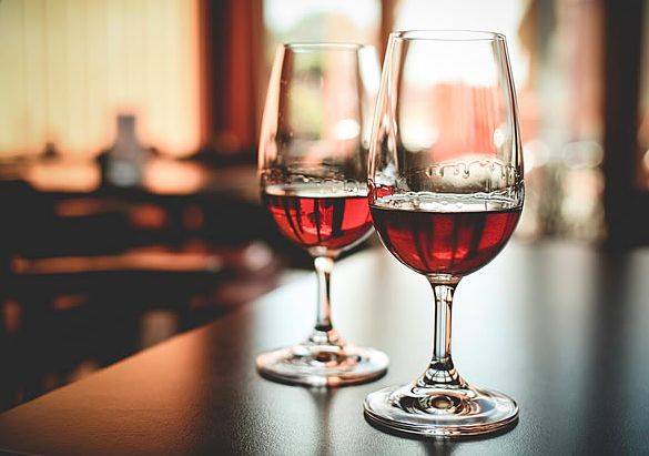 紅酒為什么要搖杯？什么紅酒不需要搖杯？