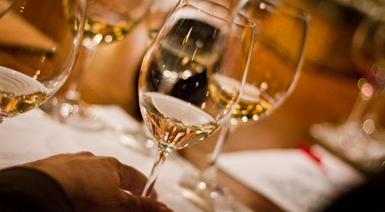 白葡萄酒需要放冰箱保存嗎？白葡萄酒放冰箱冷藏好嗎？