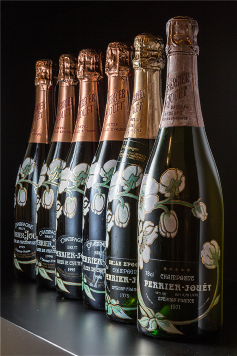 喝香檳酒對(duì)人有好處嗎？喝香檳酒有什么好處？