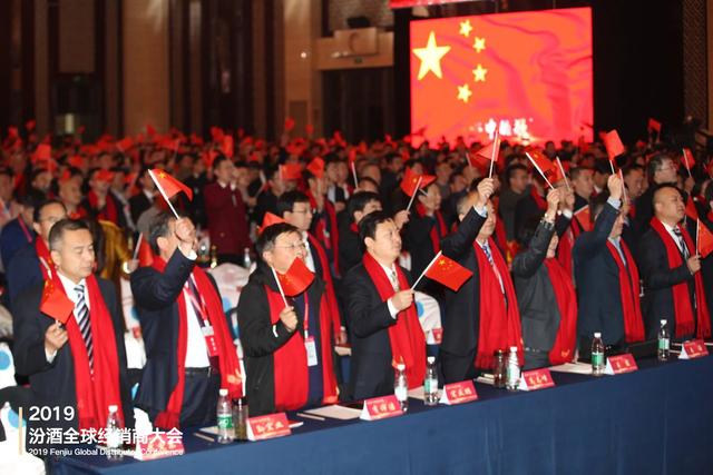 茅臺(tái)、五糧液攜手實(shí)現(xiàn)千億目標(biāo)，酒業(yè)的關(guān)鍵動(dòng)作是“突破”