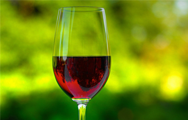 香檳可以加兌其他飲料一起喝么？香檳是直接喝還是兌飲料？