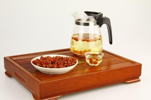 紅酒泡枸杞有什么功效，紅酒泡枸杞美容養(yǎng)顏