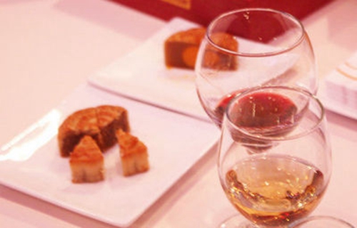月餅如何搭配紅酒？蛋黃月餅搭配白葡萄酒