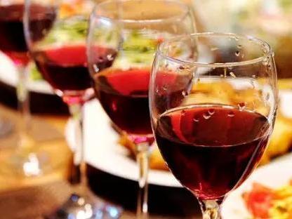 牛奶和紅酒可以一起喝嗎？牛奶和紅酒可以一起喝