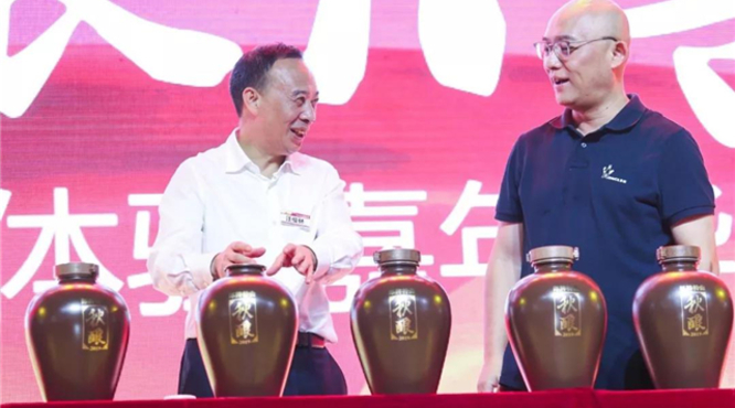 孟非代言郎牌特曲直播引千萬人次圍觀！