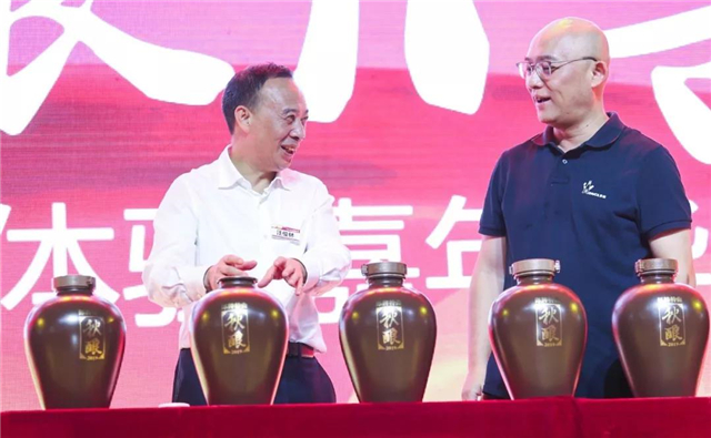 孟非代言郎牌特曲直播引千萬(wàn)人次圍觀！