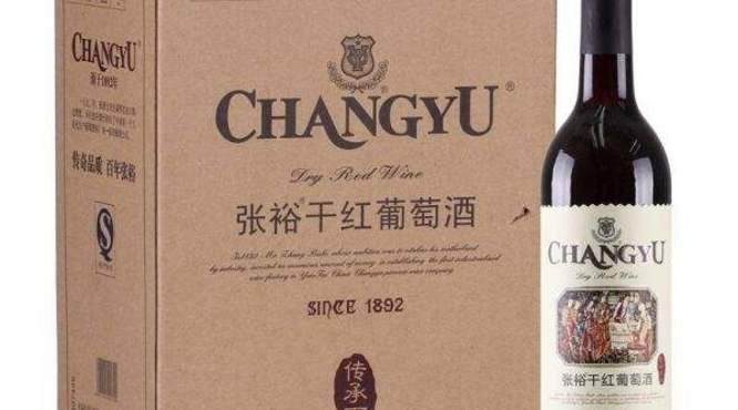 零距離接觸“張?jiān)Ｖ翆毺刭|(zhì)三鞭酒”,任何一瓶酒都可以追溯到生產(chǎn)、銷售環(huán)節(jié)
