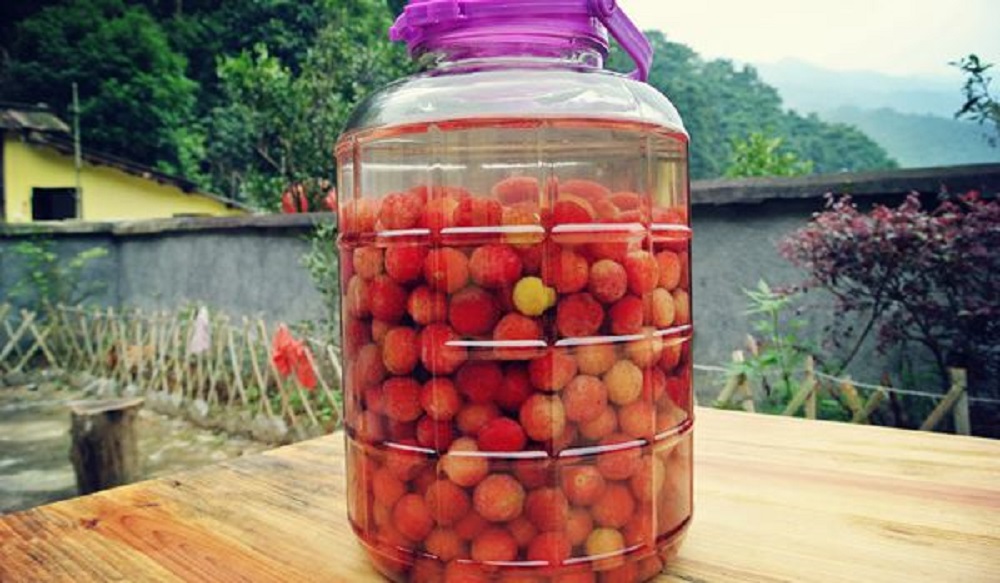 楊梅酒什么季節(jié)喝最好？夏天喝楊梅酒有什么好處？