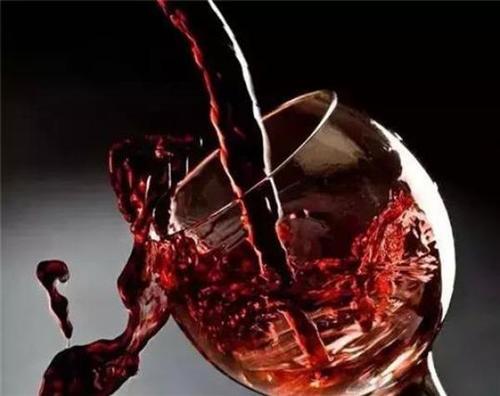 紅酒杯的正確拿法是什么？紅酒的禮儀有哪些？