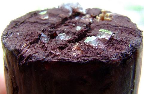 紅酒結(jié)晶石是什么？紅酒結(jié)晶石會影響紅酒質(zhì)量嗎？