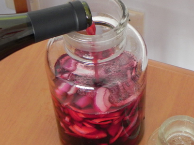 紅酒泡洋蔥怎么喝？紅酒泡洋蔥有什么功效？