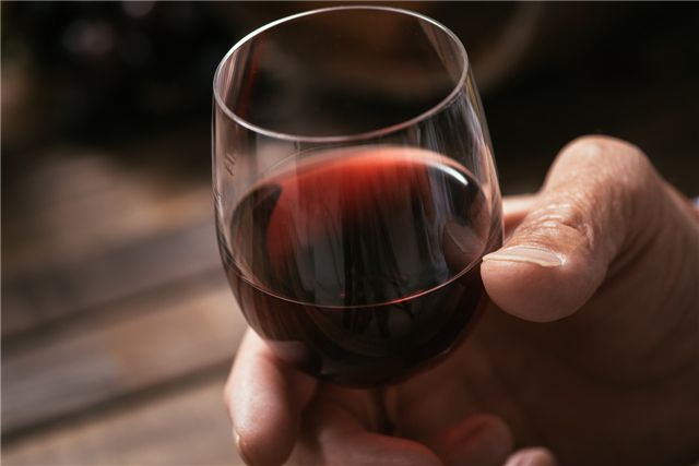 喝紅酒忌吃什么食物？喝紅酒時千萬不要吃的食物