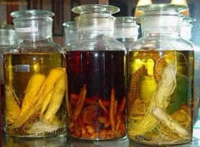 多少度的白酒泡藥酒比較好？用高度酒泡藥酒比較好。