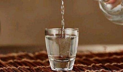 朋友聚會(huì)喝什么白酒？白酒怎么喝比較安全？