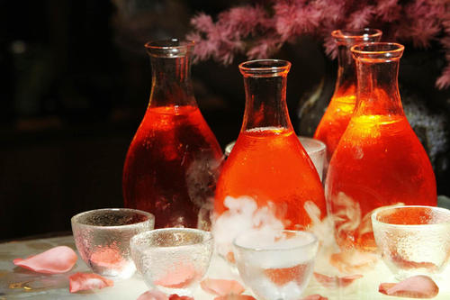 泡玫瑰酒適合用什么酒？花酒的釀造方法是什么？