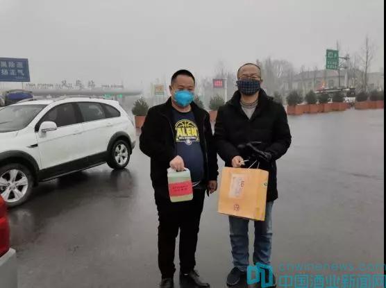 寶豐酒業(yè)心系商業(yè)伙伴，捐贈(zèng)物資助力抗疫