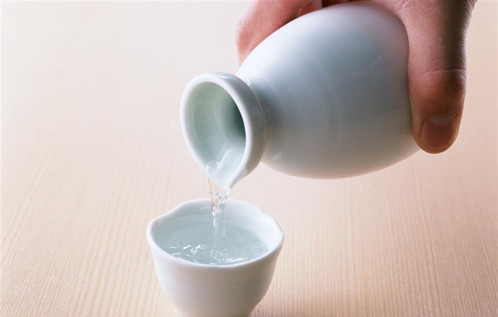 喝一點(diǎn)白酒就頭疼怎么回事，可以在太陽底下曬嗎