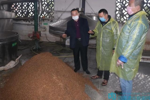 河南朗陵酒業(yè)復(fù)工復(fù)產(chǎn)：加大生產(chǎn)力度，力爭(zhēng)降低疫情造成的損失