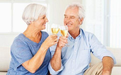 老年人可以喝藥酒嗎？老年人喝藥酒有什么注意事項？