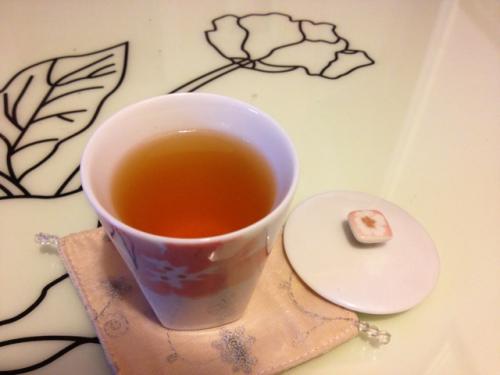 梅子酒兌什么好喝？梅子酒加果汁或者綠茶比較好喝。