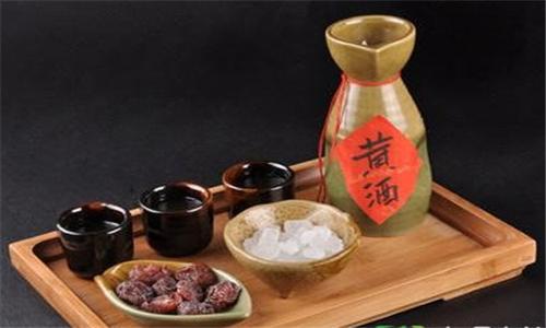 為什么黃酒沒有白酒這么出名？黃酒和白酒的區(qū)別是什么？