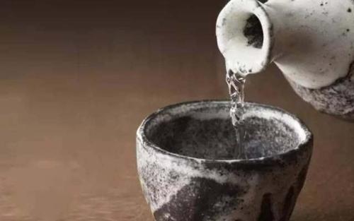 白酒發(fā)酸了還可以喝嗎？白酒為什么會(huì)發(fā)酸？