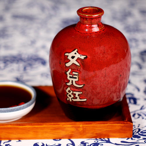女兒紅是什么味道，女兒紅是白酒還是黃酒