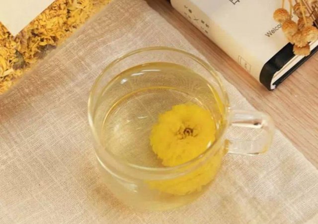 解酒喝什么茶葉才有效，菊花茶是不錯(cuò)的選擇