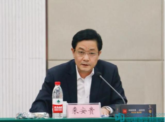 景芝酒業(yè)2020年一季度營(yíng)銷工作會(huì)召開：劉全平為銷售“優(yōu)秀標(biāo)桿獎(jiǎng)”代表頒獎(jiǎng)